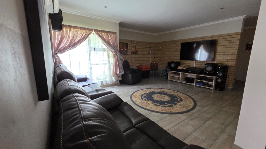 6 Bedroom Property for Sale in Sasolburg Ext 23 Free State